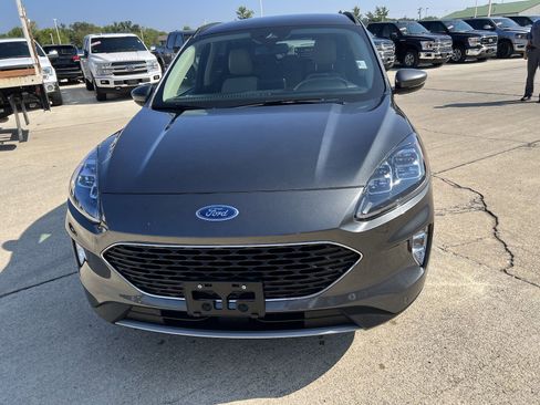 Used 2020 Ford Escape Titanium image 10