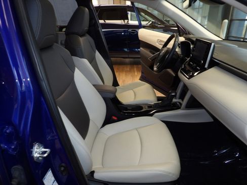 Used 2022 Toyota Corolla Cross XLE image 14