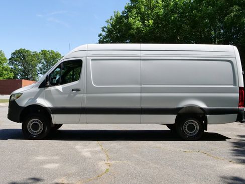 Used 2025 Mercedes-Benz Sprinter 2500 image 35
