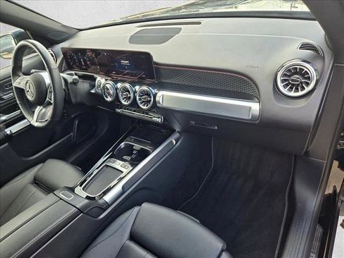 Used 2025 Mercedes-Benz GLB 250 image 21
