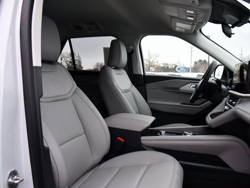 Used 2026 Ford Explorer Active w/ Active Comfort Package image 16