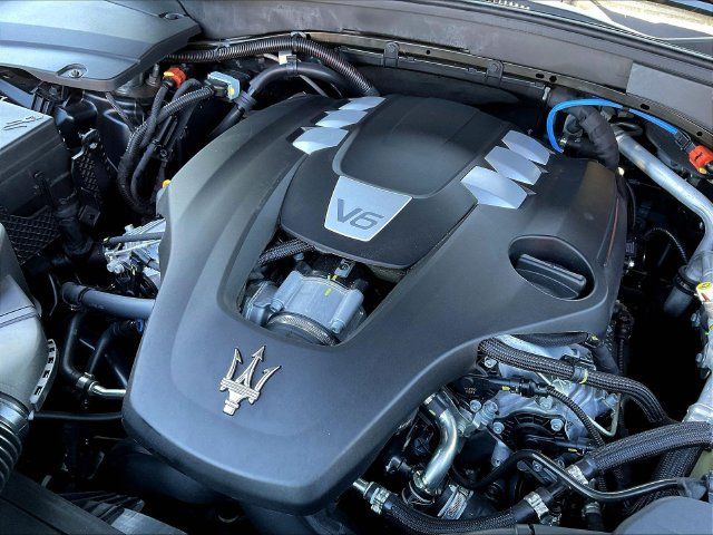 Used 2022 Maserati Levante GT AWD/4WD image 33