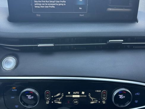 Used 2022 Genesis GV70 2.5T w/ Winter Weather Package image 11