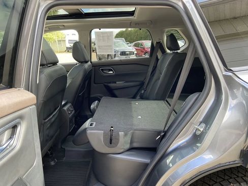 Used 2021 Nissan Rogue SV w/ Premium Package image 23