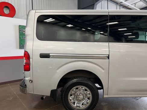Used 2017 Nissan NV 3500 SV RWD image 98