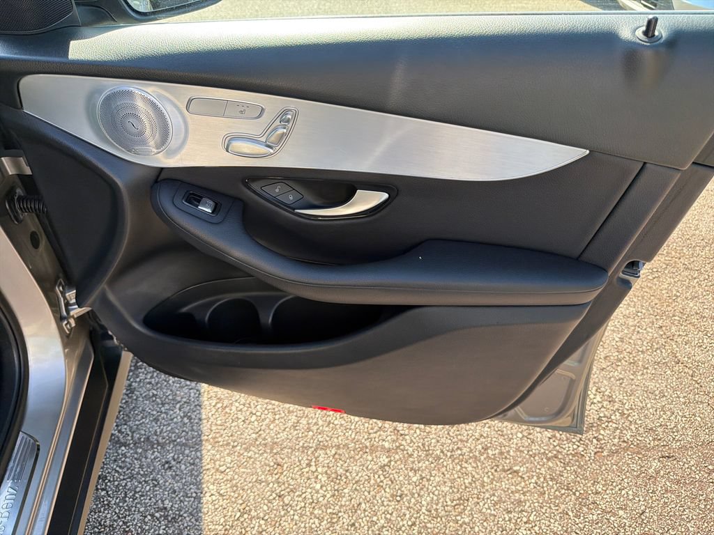 Used 2019 Mercedes-Benz GLC 300 4MATIC w/ Multimedia Package image 14