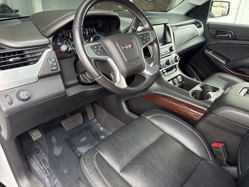 Used 2020 GMC Yukon XL SLE w/ SLE Value Package image 30
