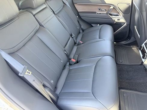 Used 2026 Land Rover Range Rover SE image 12