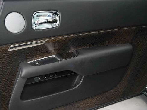 Used 2017 Rolls-Royce Wraith RWD image 26