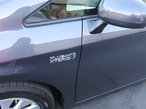 Used 2015 Toyota Prius Prime Plug-In Hybrid FWD image 12