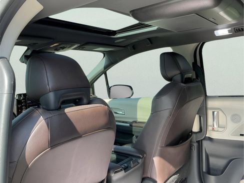 Used 2021 Toyota Sienna Platinum image 35