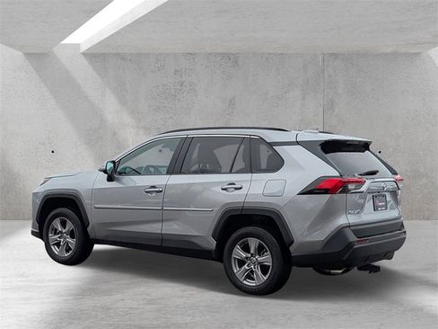 Used 2022 Toyota RAV4 XLE w/ Convenience Package image 4