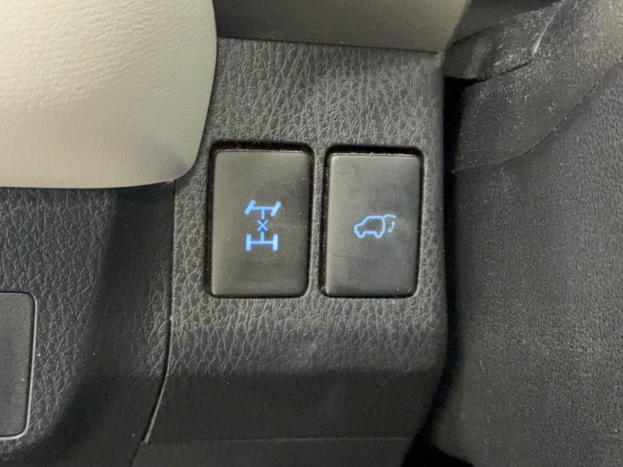 Used 2015 Toyota RAV4 Limited AWD/4WD image 34