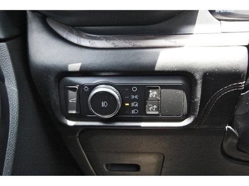 Used 2020 Ford Explorer Platinum w/ Premium Technology Package AWD/4WD image 21