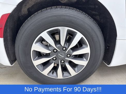 Used 2022 Chrysler Pacifica Touring-L image 42