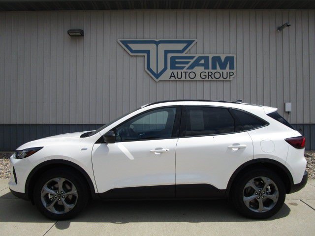 Used 2026 Ford Escape ST-Line w/ Cold Weather Package AWD/4WD image 4