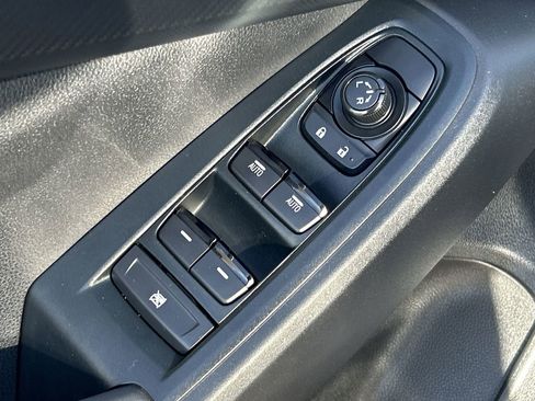Used 2024 Subaru Crosstrek 2.0i Premium image 17