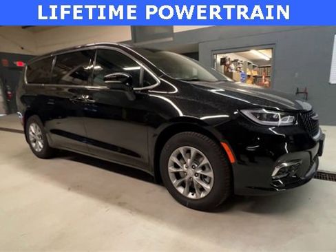 New 2026 Chrysler Pacifica Select image 2