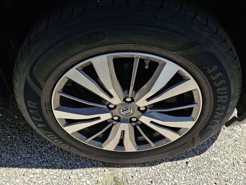 Used 2018 Nissan Pathfinder SV w/ SV Tech Package image 6