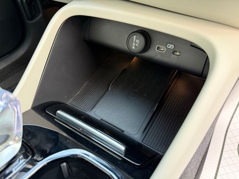 Used 2025 Volvo XC40 B5 Plus w/ Protection Package Premier image 26