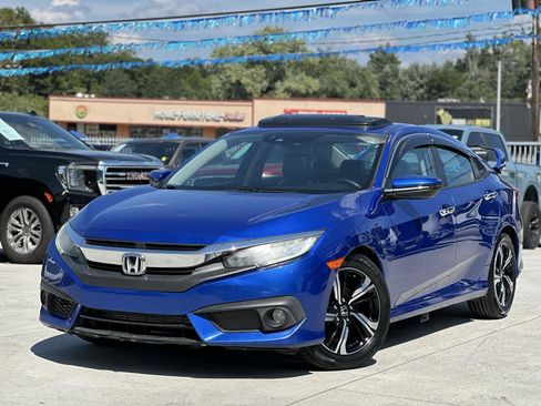 Used 2017 Honda Civic Touring image 3