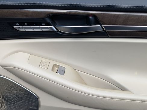 Used 2018 Genesis G90 3.3T Premium RWD image 21