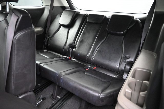 Used 2025 Kia Carnival FWD image 2