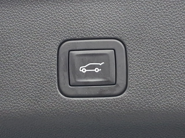 Used 2025 Chevrolet Suburban High Country AWD/4WD image 32