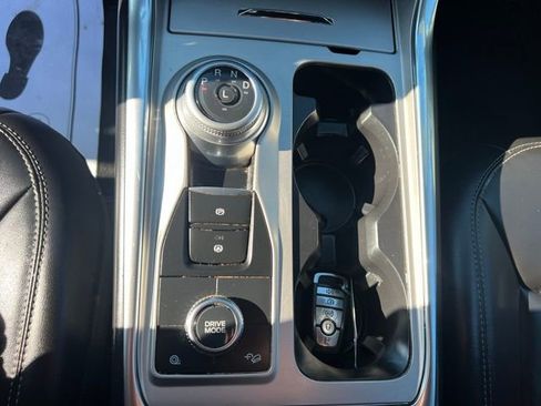 Used 2022 Ford Explorer XLT w/ Equipment Group 202A image 33