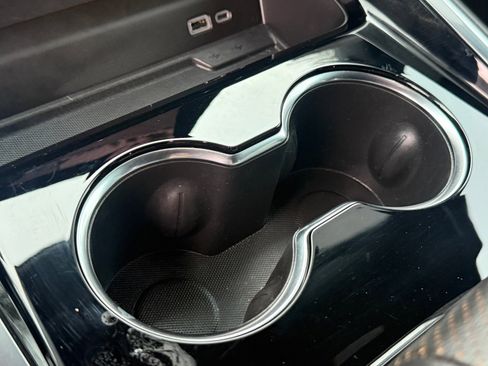 Used 2025 Chevrolet Suburban High Country image 21