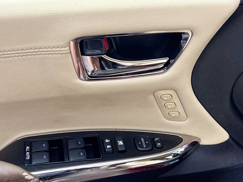 Used 2014 Toyota Avalon XLE Touring image 16