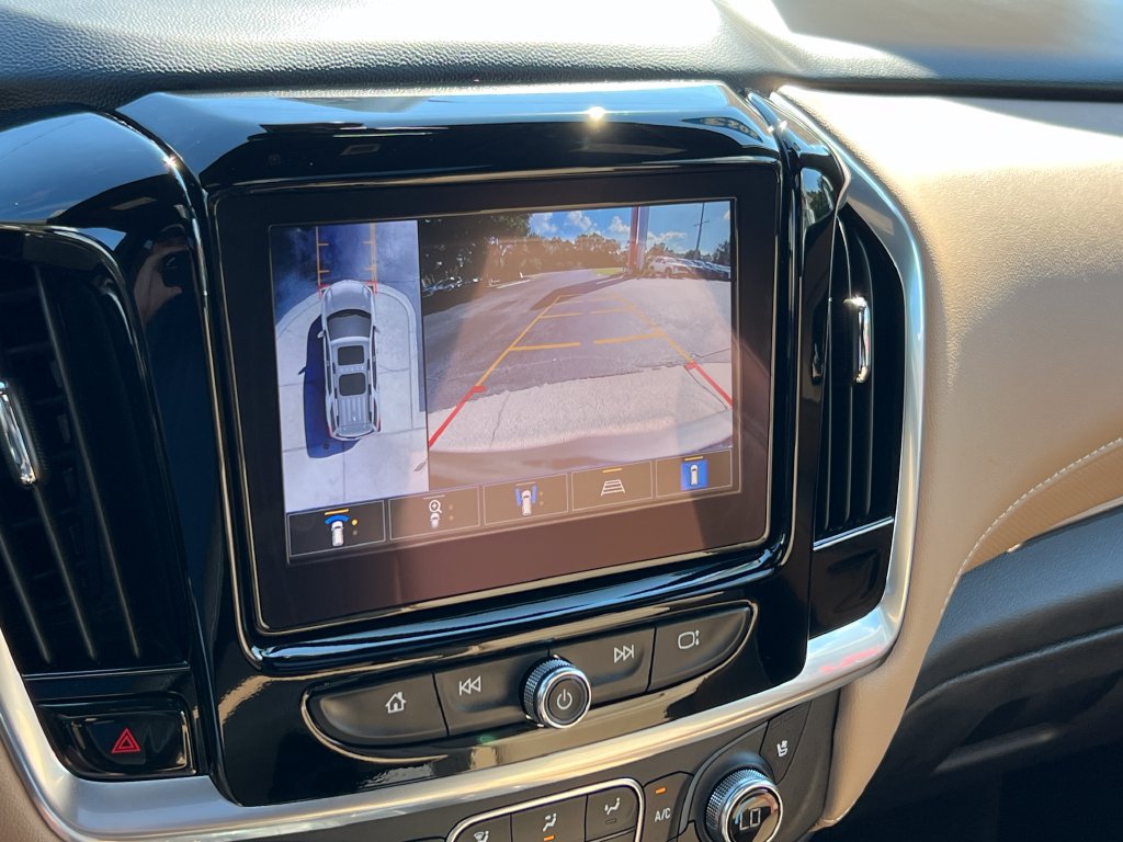 Used 2023 Chevrolet Traverse Premier FWD image 45