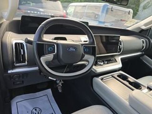 Used 2025 Ford Expedition Max Platinum w/ Driver's Package AWD/4WD image 19