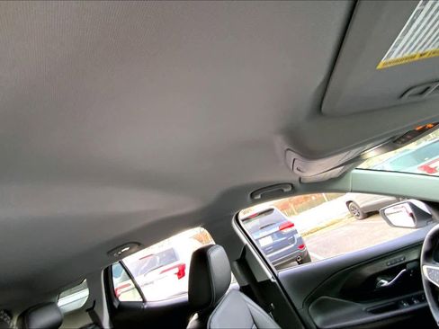 Used 2022 GMC Terrain SLT image 18