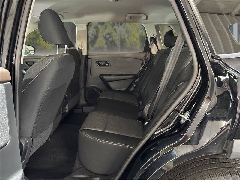 Used 2022 Nissan Rogue S AWD/4WD image 10