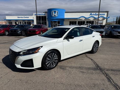 Used 2024 Nissan Altima 2.5 SV image 1