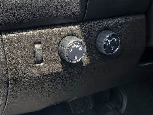 Used 2022 Chevrolet Colorado LT AWD/4WD image 11
