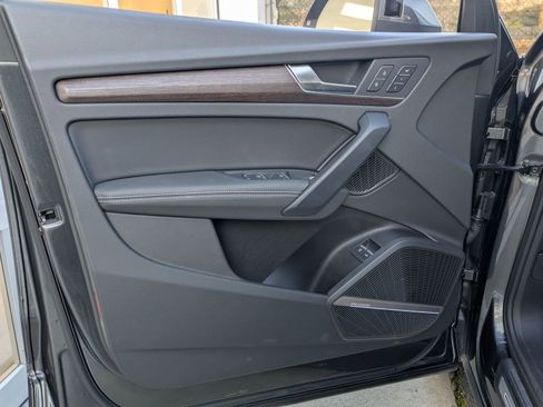 Used 2024 Audi Q5 e Premium Plus w/ Premium Plus Package image 16