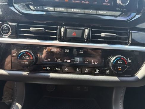 Used 2022 Nissan Pathfinder SV FWD image 29