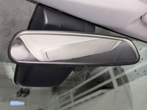 Used 2019 Toyota Highlander LE image 30