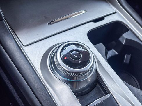 Used 2022 Ford Explorer XLT image 25