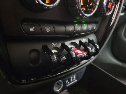 Used 2017 MINI Cooper Clubman S image 19