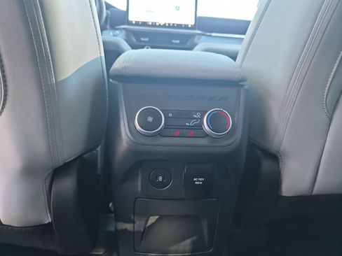 Certified 2025 Ford Explorer Platinum w/ LUX Leather Package image 23
