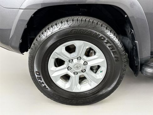 Used 2019 Toyota 4Runner SR5 AWD/4WD image 43
