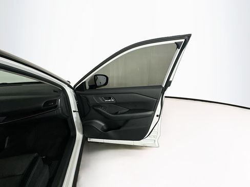 Used 2024 Nissan Rogue SV FWD image 31
