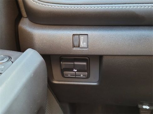 Used 2024 Chevrolet Colorado LT w/ LT Convenience Package III image 35