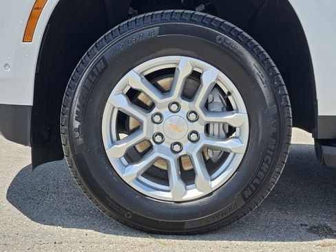 New 2026 Chevrolet Suburban LS RWD image 7