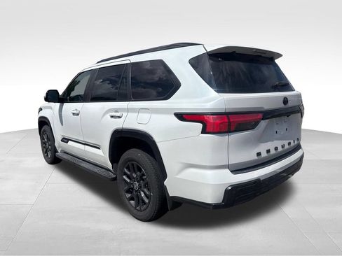 Used 2024 Toyota Sequoia Platinum AWD/4WD image 9