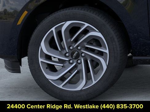 New 2026 Lincoln Navigator L Reserve AWD/4WD image 17