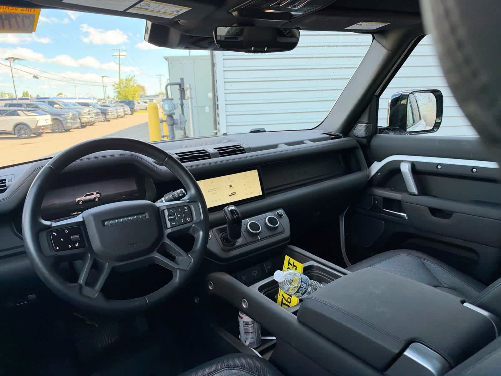 Used 2024 Land Rover Defender 110 X-Dynamic SE AWD/4WD image 11